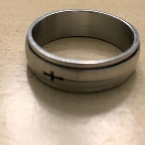 ♥️ Sale 3for$15! Men’s Ring size 13 Silver Tone Spinner Cross Design